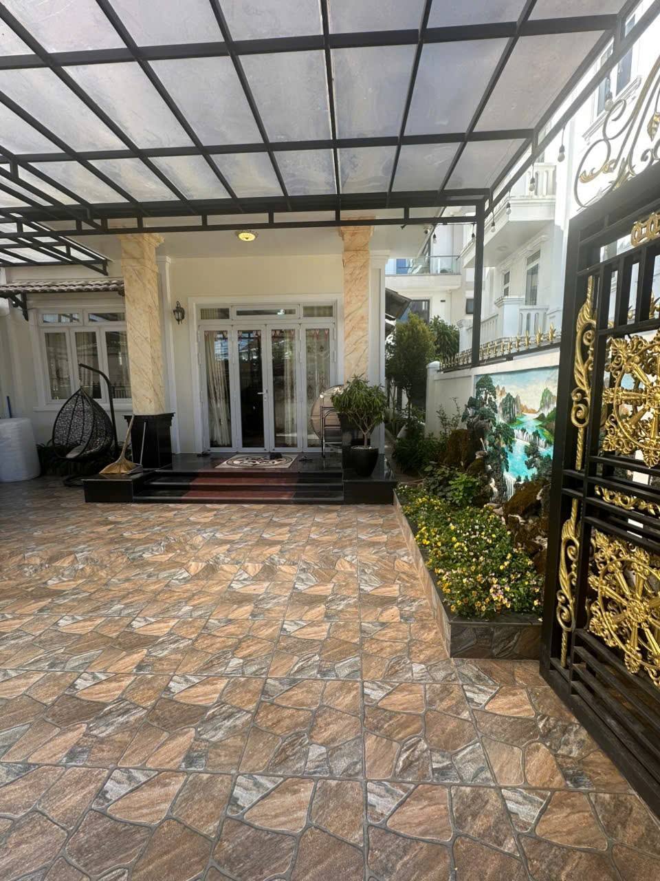 BÁN GẤP BIỆT THỰ ĐẸP ĐƯỜNG MAI ANH ĐÀO, P8, ĐÀ LẠT 200m2 GIÁ 13 TỶ - Ảnh 2